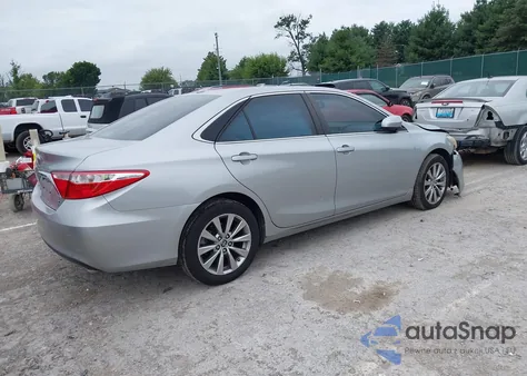 2015 Toyota Camry Xle z USA, uszkodzony, nr VIN 4T1BF1FK2FU948869